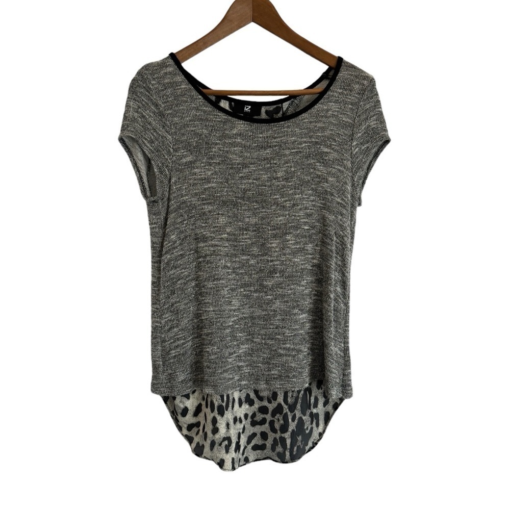 IZ Byer short‎ sleeve gray Cheetah print ( M) top